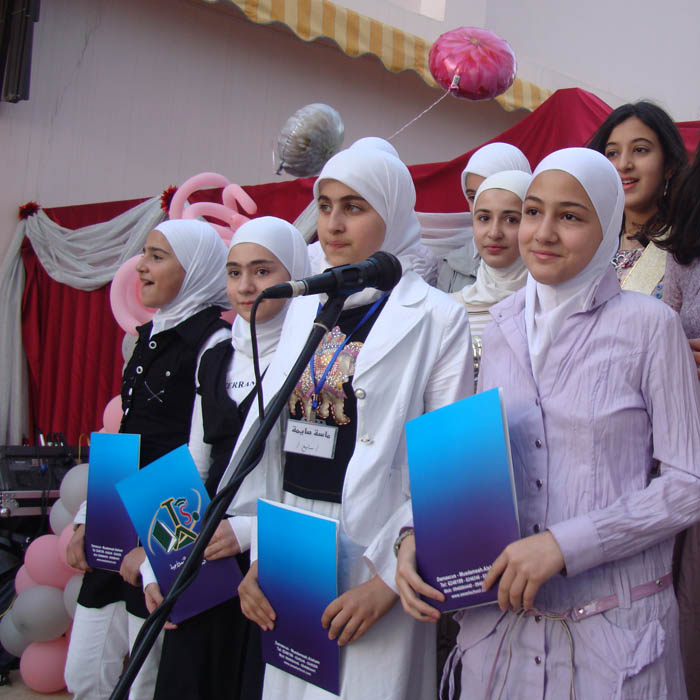 حفلة تورزيع الجلاءات  لطالبات المرحلة الإعدادية لعام 2009-2010 في فرع المعضمية 